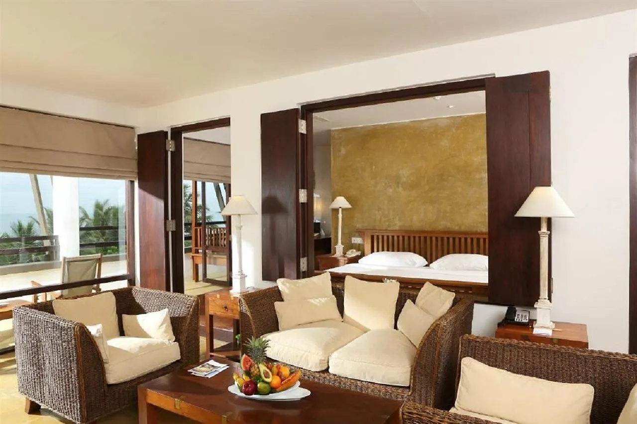 Jetwing Beach Negombo 5*,